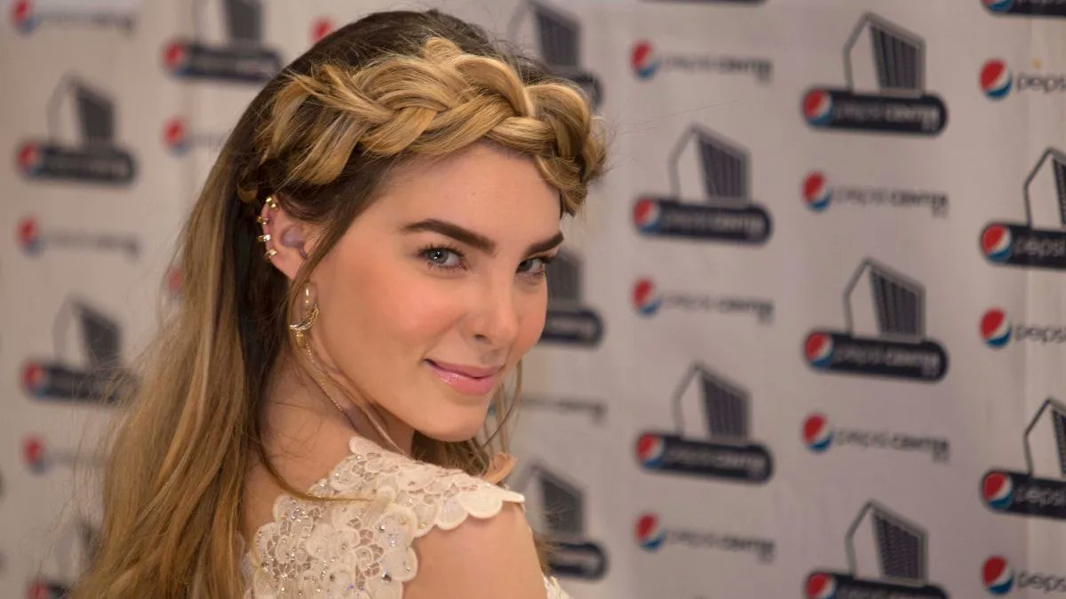 ListinUSA's tweet photo. Belinda sorprende y ya luce como la emperatriz Carlota https://t.co/dT4Kc6CTrn https://t.co/LtrijQPUdm