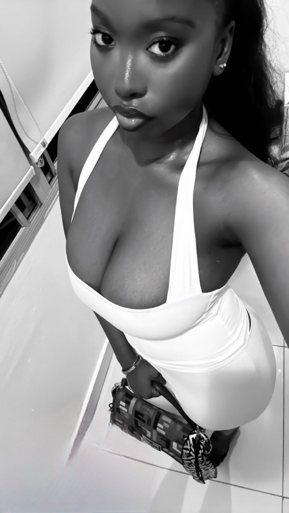 pyt__3wa's tweet photo. life in b&amp;w 🖤 https://t.co/zJkM7helLL