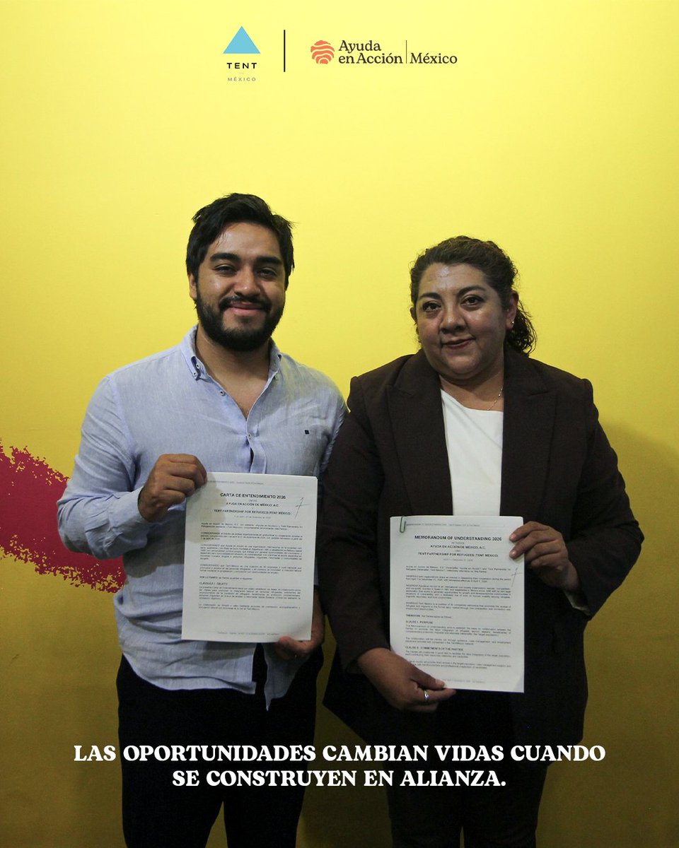 ayudaenaccionmx's tweet photo. Las oportunidades cambian vidas cuando se construyen en alianza.

En Ayuda en Acción México creemos que el acceso al empleo es una de las herramientas más poderosas para impulsar la integración, la autonomía económica y la construcción de proyectos de vida sostenibles.

Por ello, firmamos una alianza con la @tentorg Tent Partnership for Refugees para fortalecer la inclusión laboral de personas refugiadas, solicitantes de la condición de refugiado, personas beneficiarias de protección complementaria, personas migrantes en búsqueda de empleo y personas retornadas de Estados Unidos.

A través de esta colaboración, impulsaremos acciones de orientación laboral, fortalecimiento de habilidades para la empleabilidad, acompañamiento personalizado y vinculación con oportunidades de empleo formal a través de la red de más de 80 empresas que forman parte de Tent México.

En un contexto donde miles de personas en situación de movilidad humana enfrentan barreras para acceder al mercado laboral, generar puentes entre el talento y las oportunidades es clave para construir una sociedad más inclusiva, diversa y con mayores posibilidades para todas las personas.

Agradecemos a Tent México por sumar esfuerzos para que más personas puedan acceder a oportunidades que les permitan desarrollarse, integrarse y construir un futuro con dignidad.

#AyudaEnAcción #EnSuOportunidadEstásTú #TentMéxico #MovilidadHumana #InclusiónLaboral #Empleabilidad #IntegraciónEconómica #PersonasRefugiadas #OportunidadesSinFronteras