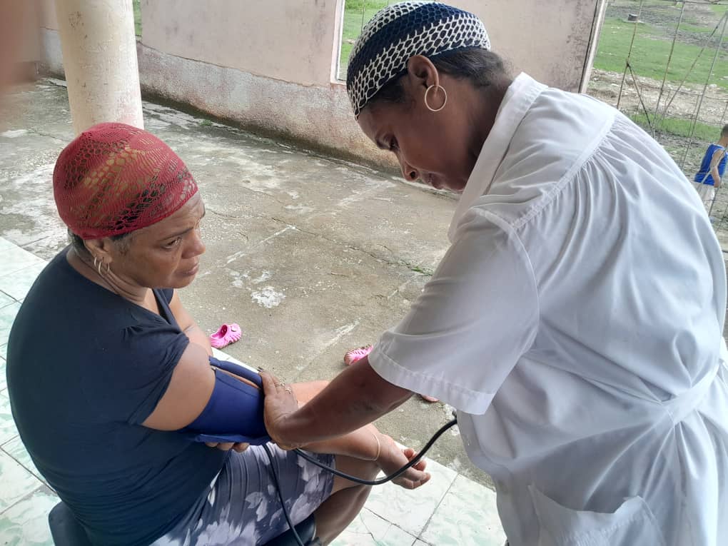 BeatrizMaciasO2's tweet photo. 👩‍⚕️En la mañana de hoy se llevó a cabo un plan asistencial en la comunidad Cuatros Caminos, del CMF #40 del área Caribe.

 #CubaPorLaVida https://t.co/phRAa0n7ol