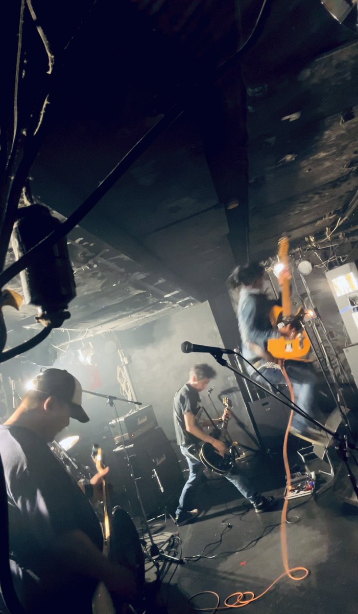 hide_no8's tweet photo. おはようございます⚡️

昨夜の両国、足を運んでくれた皆さん、スタッフ関係者みなさんほんとにありがとうございました！
振り返る間もなく明後日は下北沢ろくでもない夜、ここも楽しみ！

今日もご安全に🌻 https://t.co/uexvBQPBix