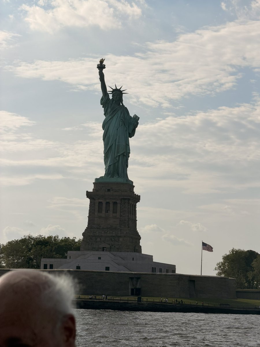 drdoucette's tweet photo. Beautiful yacht cruise around NY harbor and Lady Liberty tonight as part of the @TDSYNNEX #DestinationAI road show with our partners and vendors.   Great night!

#YourBusinessOurPassion
#TDSCOE https://t.co/Hdh86NEfFL