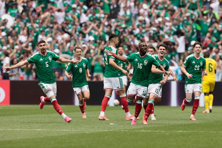 Diario_ElTiempo's tweet photo. #Fútbol México supera a Sudáfrica en el partido inaugural del mundial 2026 (+Fotos) https://t.co/17qSxlIRmt https://t.co/iovN3Np3DD