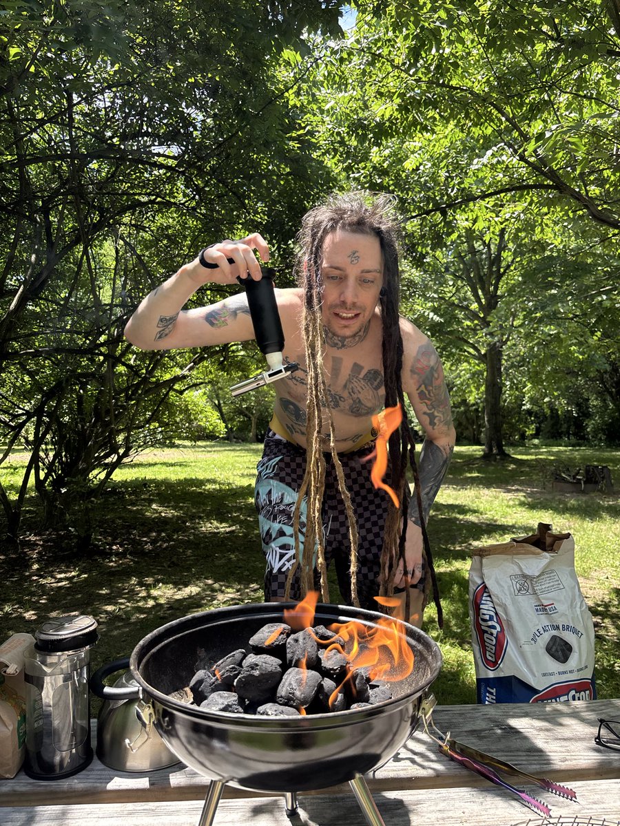 pplhatejaysin's tweet photo. Grilled out all day in NY for 3 days straight on this little grill had mad fun lol https://t.co/ebhQO14Kzd