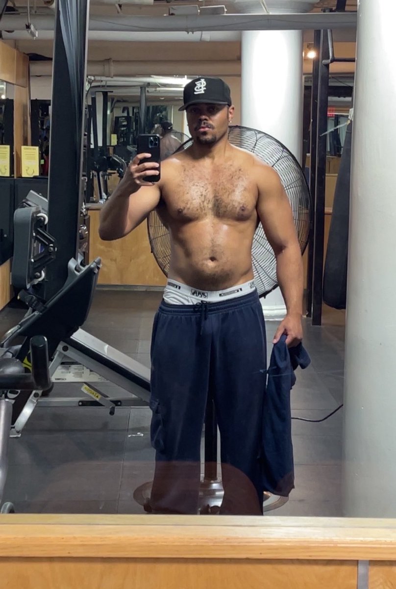 real__heavy's tweet photo. 6ft 220 https://t.co/9YmfJlq0lv