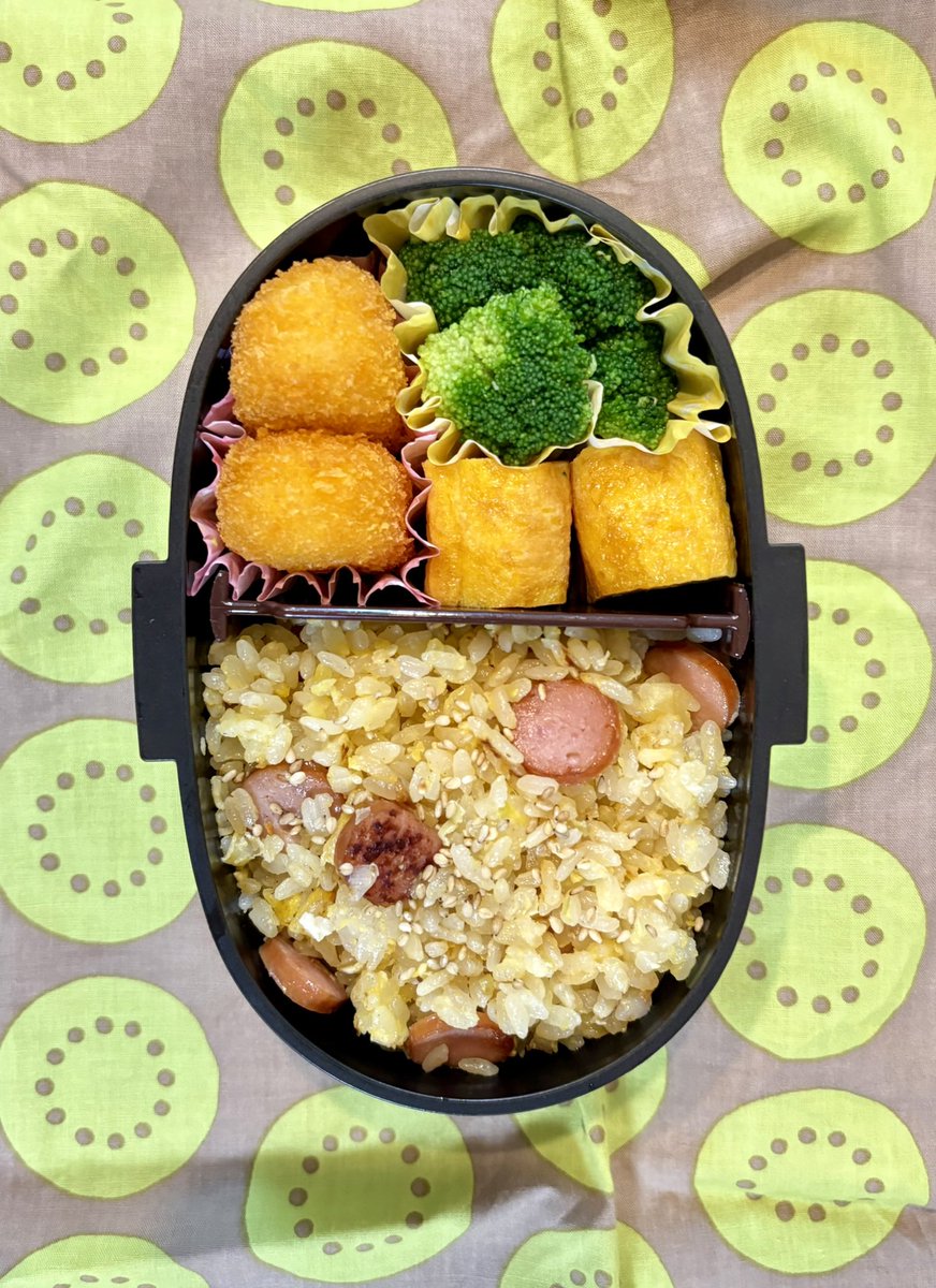 883rTac's tweet photo. 金曜日はチャーハン弁当になりがち。今週もお疲れさまでした。
#お弁当 https://t.co/4vfpfYTYuf