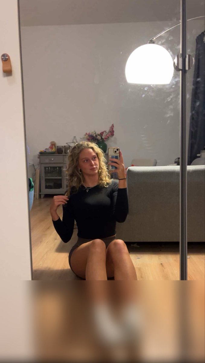 goddesssoof's tweet photo. Er zit niets achter die blur dat jouw aandacht verdient. Toch ben je nog steeds aan het kijken. 👑✨

findomnl findombe femdom cuck slaafje tikkie https://t.co/n006xQUyAU