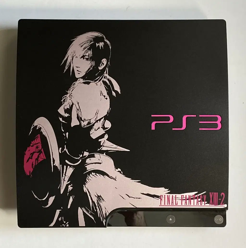 DrFeekle's tweet photo. @Puertorock77_ Ps3 slim has some amazing limited edition consoles. Sucks these were japan only releases https://t.co/cWh6YXQ6gJ