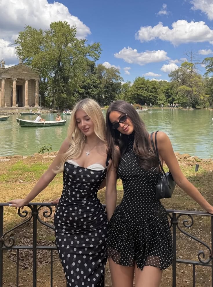 intensaolii's tweet photo. Pequeño spam para mis chiquitas;

Si tuviera que decir cuales son mis personas favoritas en el mundo, hablaría de ustedes dos. Gracias por tantos años de amistad y bancarse a este ser tan intenso. Las amo muchísimo. 

@zimmernotes @retratodeenigma https://t.co/EJ8P2x72I5