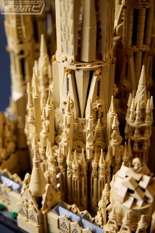 hobby_magazine's tweet photo. 【昨日の話題】ピース数は歴代最多の12,060個！「レゴ(R)アーキテクチャー サグラダ・ファミリア」がレゴ(R)ストアや公式サイトにて予約受付中！大聖堂やステンドグラス風の窓を精巧に再現！

https://t.co/30ZGXvkp2N

#サグラダ・ファミリア #レゴ https://t.co/pIVnnt2H6P
