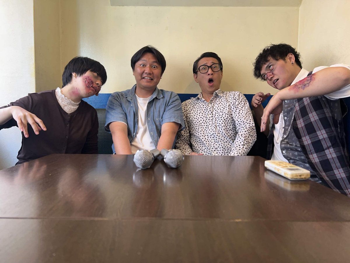 YurubitoPlay's tweet photo. 本日の #YURUBITO はかみけん作の超大作✨
朝まで ＃週末カラオケ を楽しんでいたら、何故か外がゾンビだらけの世界に！
成す術のない二人の元にゾンビが乱入してきて絶対絶命！ところが思わぬ展開に？

絆創膏とメイク用品を駆使した、齋藤香織作の傷にも是非注目してね✌️

👀https://t.co/oRJPJHbI4y https://t.co/GM2GzOGRvN
