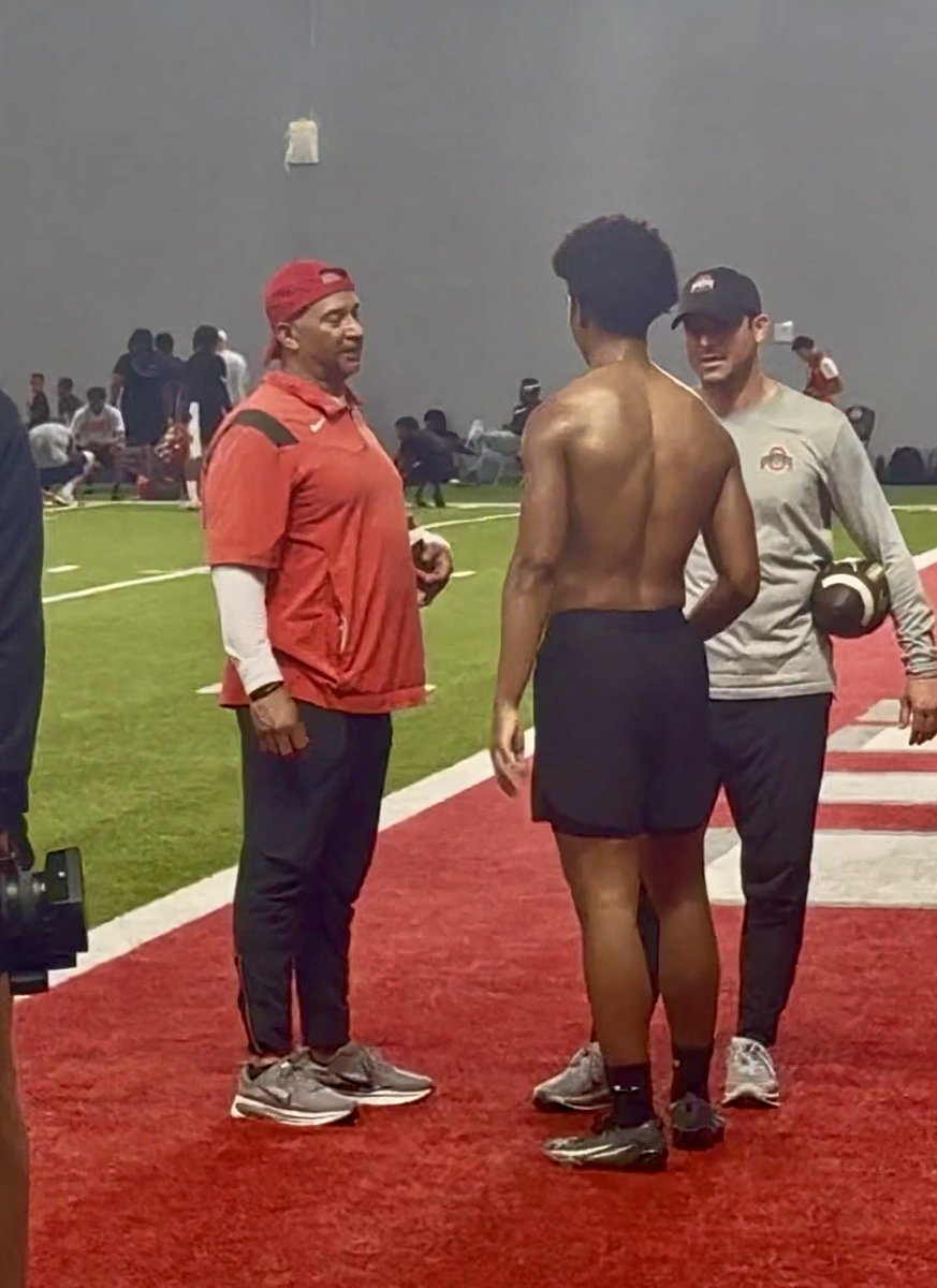 RyanDrakeford's tweet photo. Thank you Ohio State! My brother @WillDrakeford1 and I enjoyed meeting everyone! The private workout with two of the best in the business was the highlight 🙏🏽🙏🏽 @OGWalt_ @MattGuerrieri Appreciate the DB tips. @QO_Coach_Kelley
@ryandaytime @OGWalt_
@MattGuerrieri @CoachFess https://t.co/ZIrZaIRsno