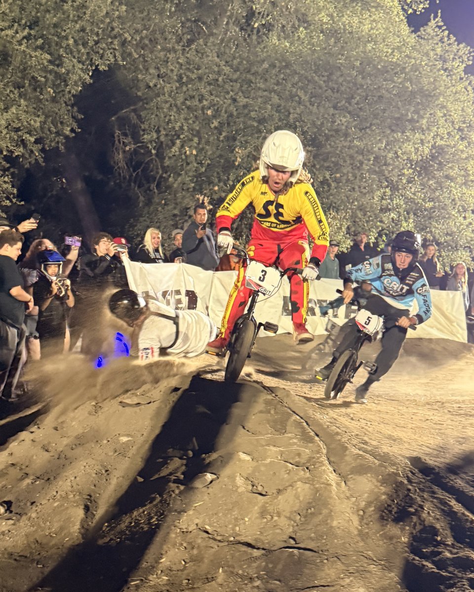 sebikes's tweet photo. Even during a pit bike race, @dickcheeseburger1 is on the attack! #sebikes #seracing @dirtyfest https://t.co/8fdr3g0bQi
