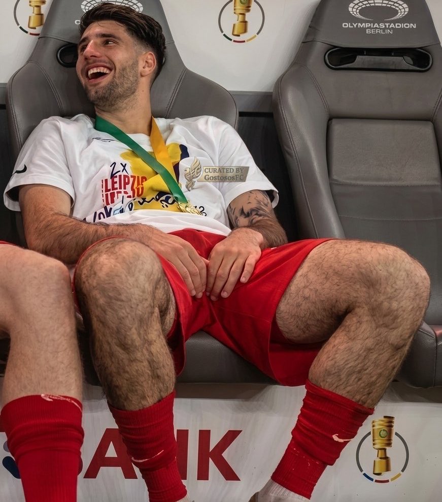 BielReality's tweet photo. Dominik Szoboszlai é um dos poucos jogadores que não depila as pernas https://t.co/izodDXos6d