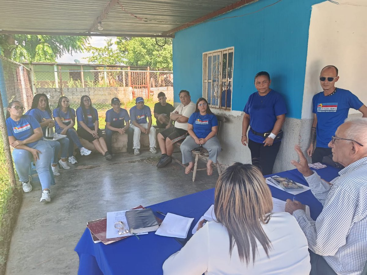 EleazarLpehr's tweet photo. La Parroquia ELC presente para respaldar el trabajo organizativo ejecutado hoy en Campo Lara con  La visita de la Dir. Ejecutiva de UNTLGS, concejales y secretarios parroquiales junto a los c.v Anselmo Belloso, Anexo, El Menito y Rafael Maria B
@untlgs
@somosuntzulia
@partidoUNT https://t.co/6LVQmWtK1X