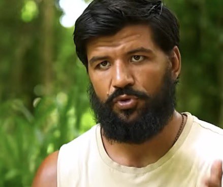Ezkurdd's tweet photo. Hanzo Ramazan survivor tarihinde ki en berbat karakterdeki Adam olmayı başardı. 
Keşke bu sene Sms açık olsaydı bu adamı nagihanın mavi bandanası bile elerdi. Neyse ki hanzo türkiyeye döndüğünde insanların nefretini görünce herşeyi anlar. 

#survivor2026 https://t.co/HMFsH28iQK