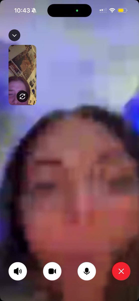 gngdrive's tweet photo. facetime cries from 1000000 feet in the air with ruby because of this beautiful ariana life #notdoingwell. #arianailoveyou https://t.co/rguInNnJxz