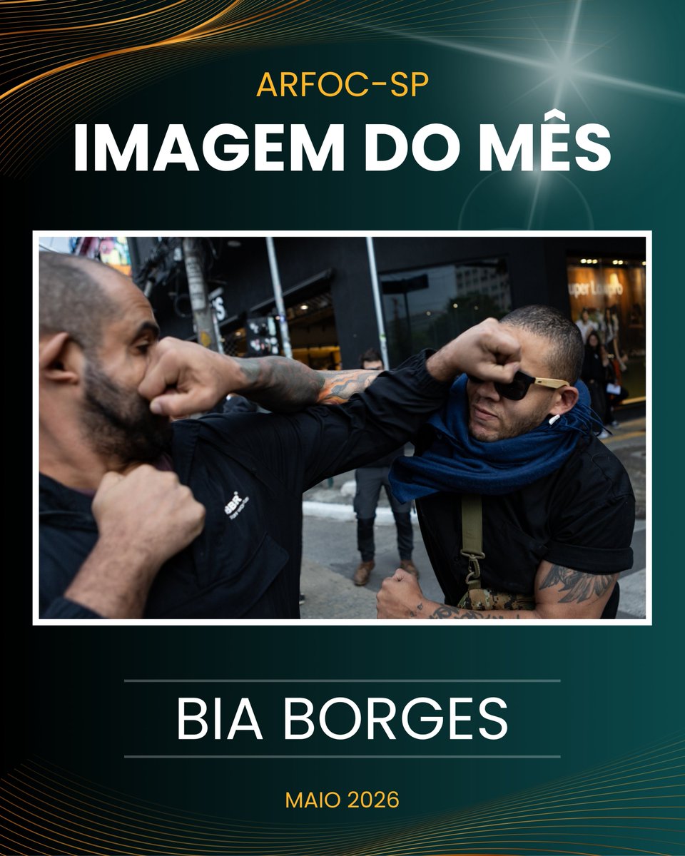 arfocsp's tweet photo. A Imagem do Mês de maio é da fotojornalista independente Bia Borges. A imagem feita durante ato da greve dos estudantes da USP, capturou o exato instante de um confronto em meio à manifestação que levou milhares às ruas, sendo o ápice da tensão que havia no ar desde o início. https://t.co/wFEJRYzY2S