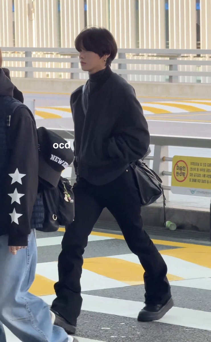 _y_uixx's tweet photo. 공항 올블랙 부츠컷 마에다리쿠 https://t.co/J0vkEmzL1E