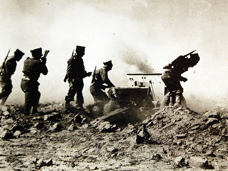 VoicesofWW2's tweet photo. Rommel gave them one chance to surrender. They said no.

3,600 Free French soldiers held a desert fortress called Bir Hakeim against the full weight of Rommel's Afrika Korps for 16 days. They were surrounded, outnumbered, and running out of everything.

On the night of June 10-11, with the position finally collapsing, General Koenig ordered a breakout into the open desert in total darkness.

The Germans discovered the movement. The retreat became a brutal close-quarters fight. Men broke into small groups. Some crawled for miles. Most of them made it out.

What they bought with those 16 days: enough time for the British Eighth Army to withdraw to El Alamein, where the tide of the entire North African war would eventually turn.

Rommel later said the Free French fought magnificently. It meant something, coming from him.

France had been occupied for two years. These men had no country. They held anyway.