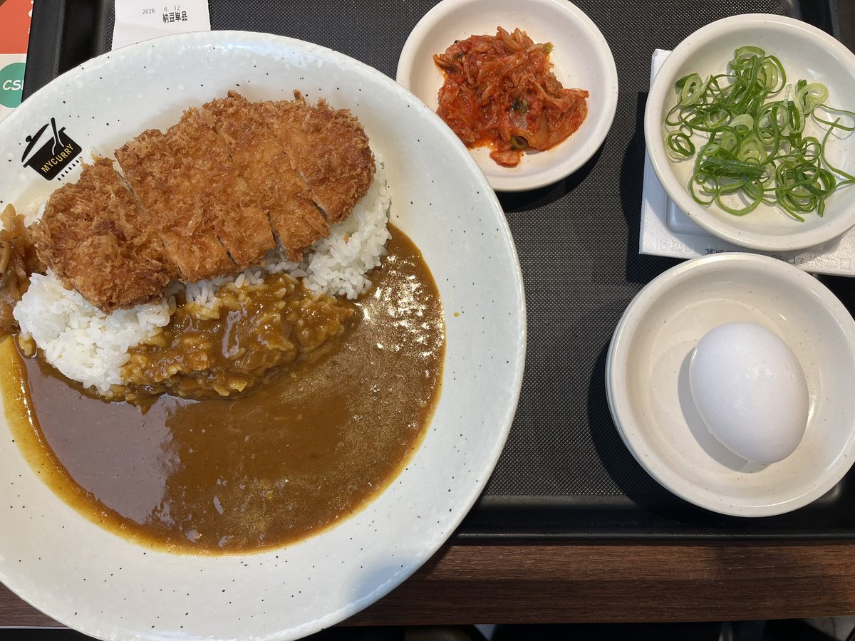 tokuchan80's tweet photo. マイカリー食堂の

ロースカツカレー🍛大盛り に　

はまってまして、　

今日も朝か〜ら　食べます！

今週3回目です笑 https://t.co/0bRqWtkgN1