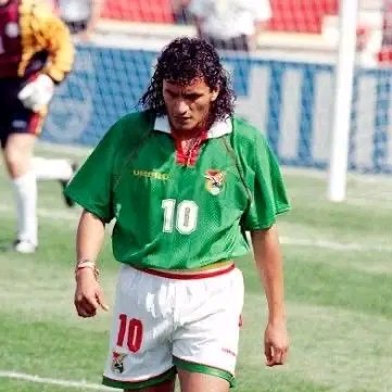Drprofitbot's tweet photo. 🚨 𝐑𝐄𝐂𝐎𝐑𝐃: Sphephelo Sithole becomes the 𝐅𝐈𝐑𝐒𝐓 𝐏𝐋𝐀𝐘𝐄𝐑 to be sent off in a World Cup opening game since Marco Etcheverry for Bolivia vs Germany in 1994. 🟥

𝟑𝟐 𝐲𝐞𝐚𝐫𝐬 without a red card in a World Cup opener and South Africa managed two in the same game. ‼️ https://t.co/26iqxkdOw3
