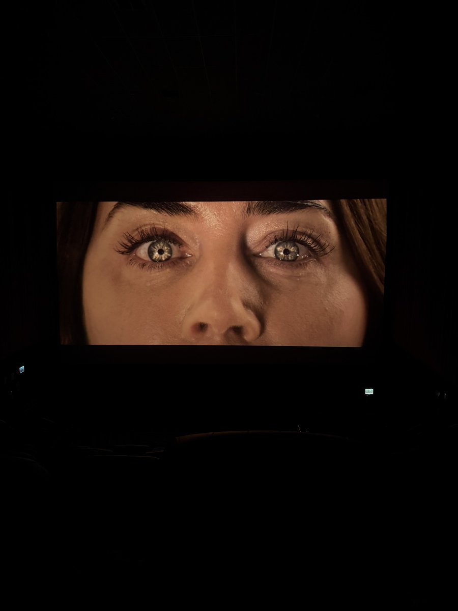 ipanemabrinax's tweet photo. emily blunt foi a melhor parte de disclosure day https://t.co/jpXTeZ8Igy