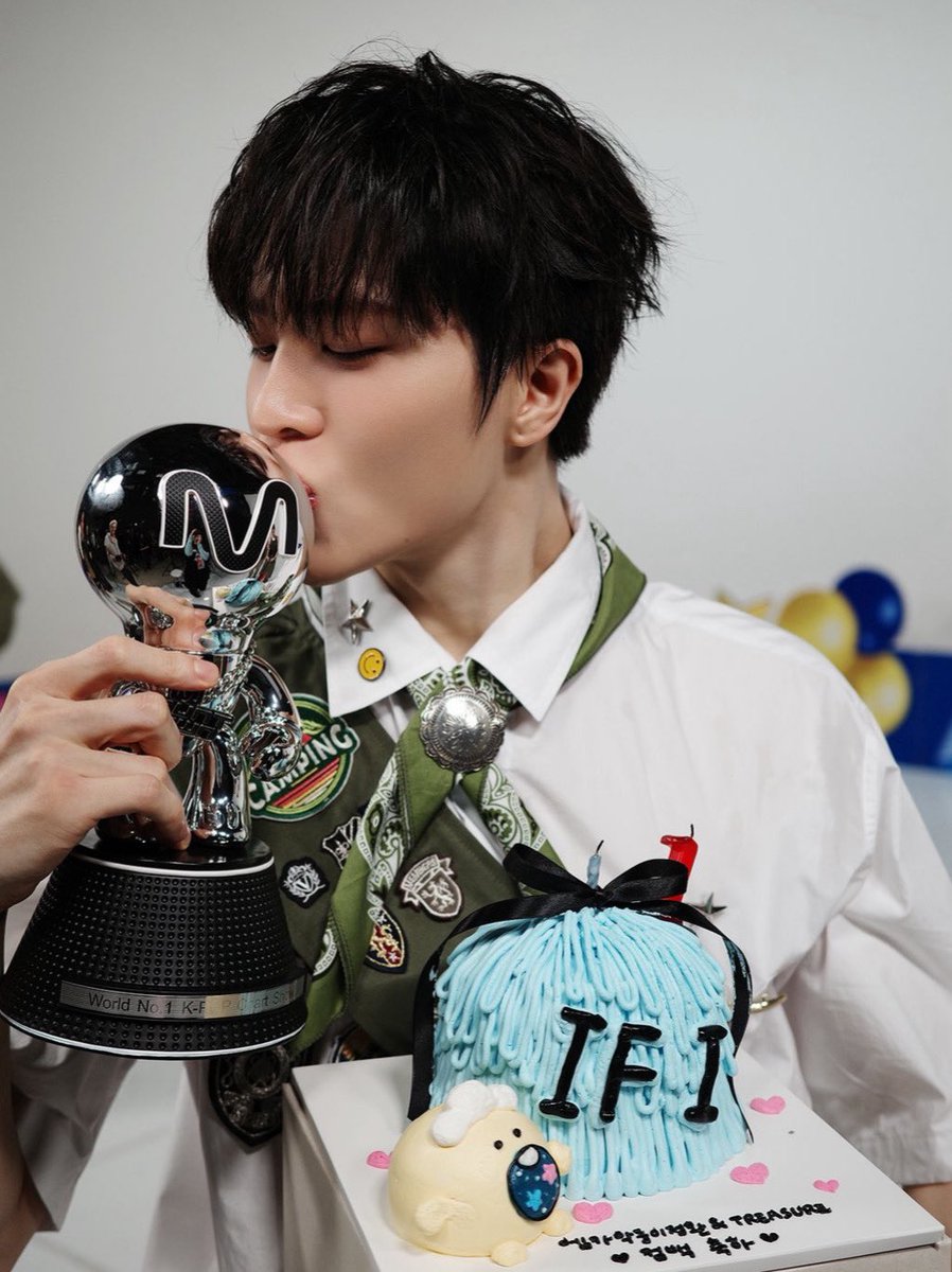 doja8_'s tweet photo. 일어나서 또 앙앙 우는 여성
환정이 많이 축하 ㅠㅠㅠㅠ💕💕 https://t.co/4xNaVzS1aG