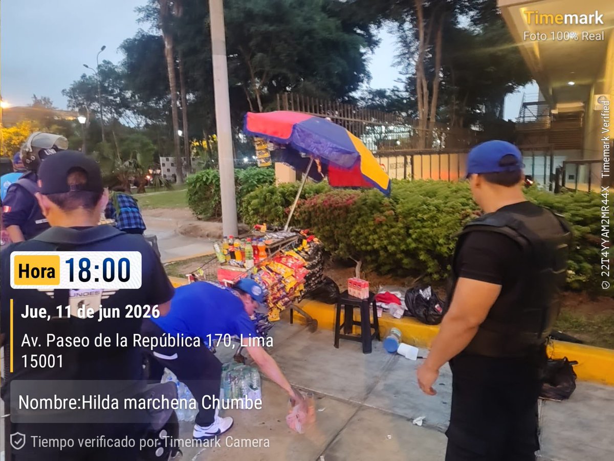 fiscamml's tweet photo. ¡Continuamos con los patrullajes conjuntos en el Cercado de Lima! 🚨 Recuperamos espacios públicos, retirando a comerciantes informales en av. Paseo de la República, parque Neptuno, av. España y av. Garcilazo de la Vega. https://t.co/DIJXwmseRT