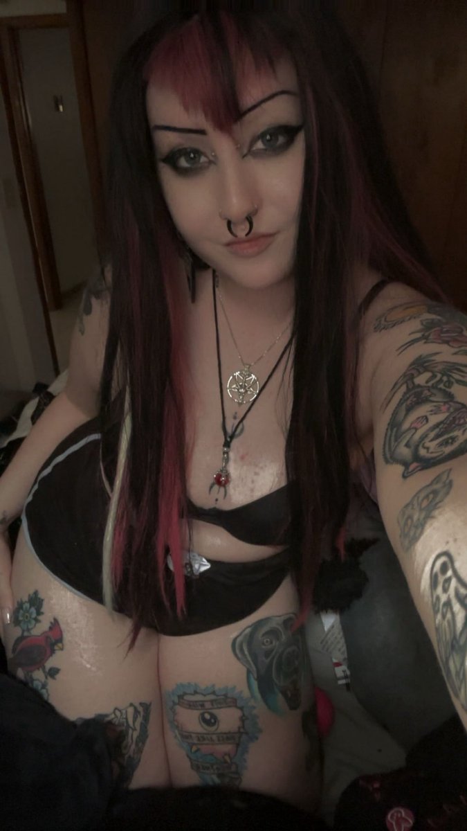 golbetty_'s tweet photo. Jeez I miss being pretty https://t.co/Qr2ug7O8HZ