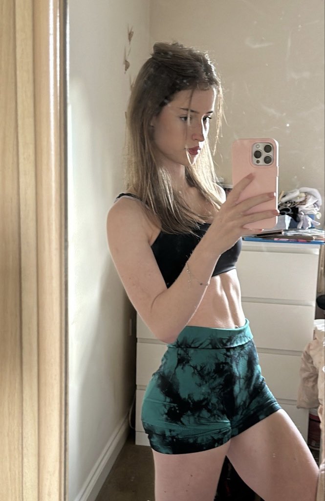 itsmira004's tweet photo. Little throwback Thursday https://t.co/Oc7yrSV2I7