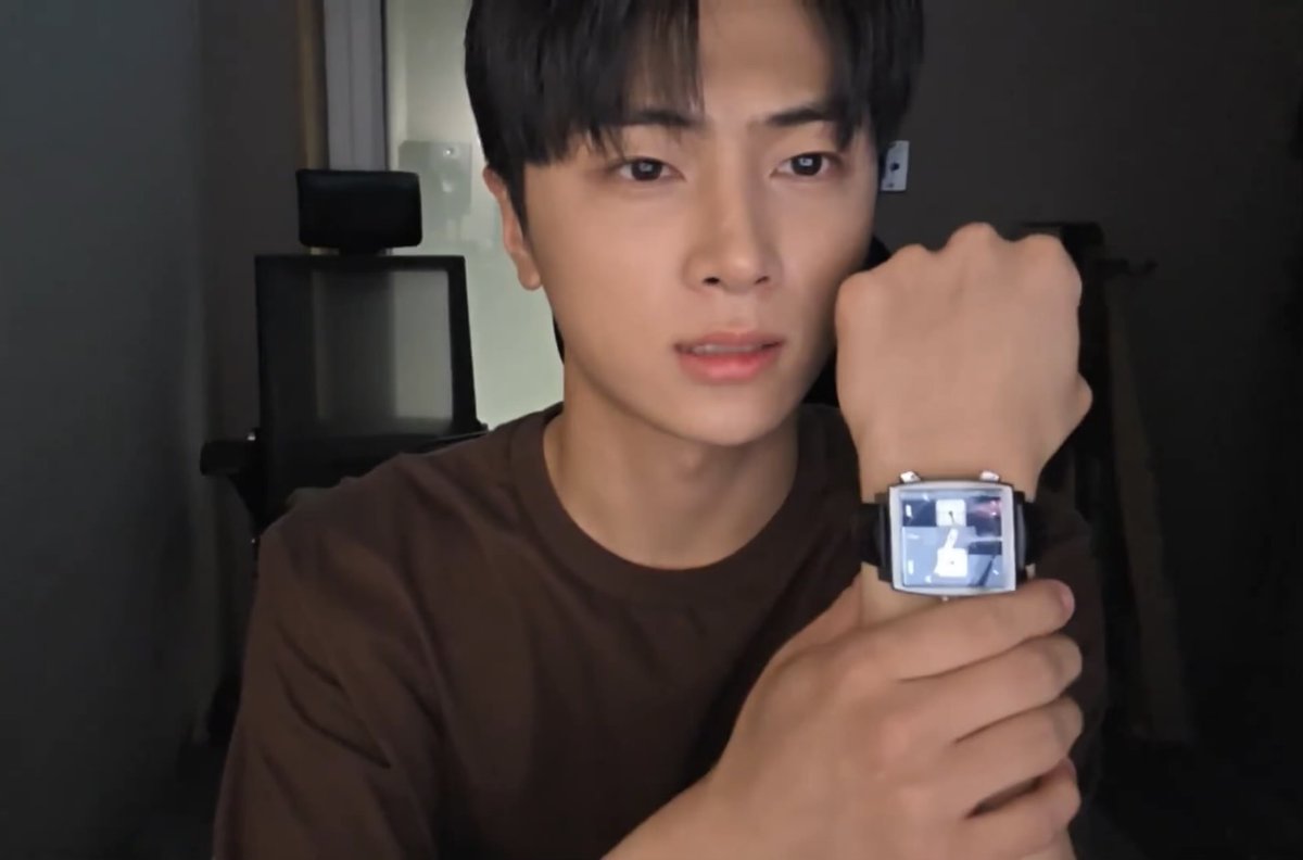ohgawdjay's tweet photo. What a full circle moment again for JAY!

Lost a TAG Heuer watch, gifted by dad during trainee days ➡️ Bought the same TAG Heuer watch a while ago to match with his favorite F1 driver, whose team is coincidentally sponsored by the same brand ➡️ Attending an official event hosted by TAG Heuer 🥹🫶🏻

You made it again, JAY!! 👏🏻💯
Proud of him always!!!

JAY MEETS TAG HEUER 
#JAYatTAGHeuer #제이와태고호이어 #ENHYPEN_JAY @TAGHeuer @ENHYPEN_members
