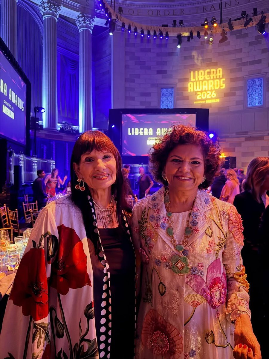 rachelfaromusic's tweet photo. 🎶✨ Last Monday night at the Libera Awards was so much fun!  
My dear friend Chandrika Tandon gathered together a table of incredible women: Nicole Zuraitis, Janis Siegel, Allison Charney, Cheryl B. Englehart, Lucy Kalantari, Kirsten Agresta‑Copley, and Judy Tint! ⚖️🌟 https://t.co/u1OH8Jftl7