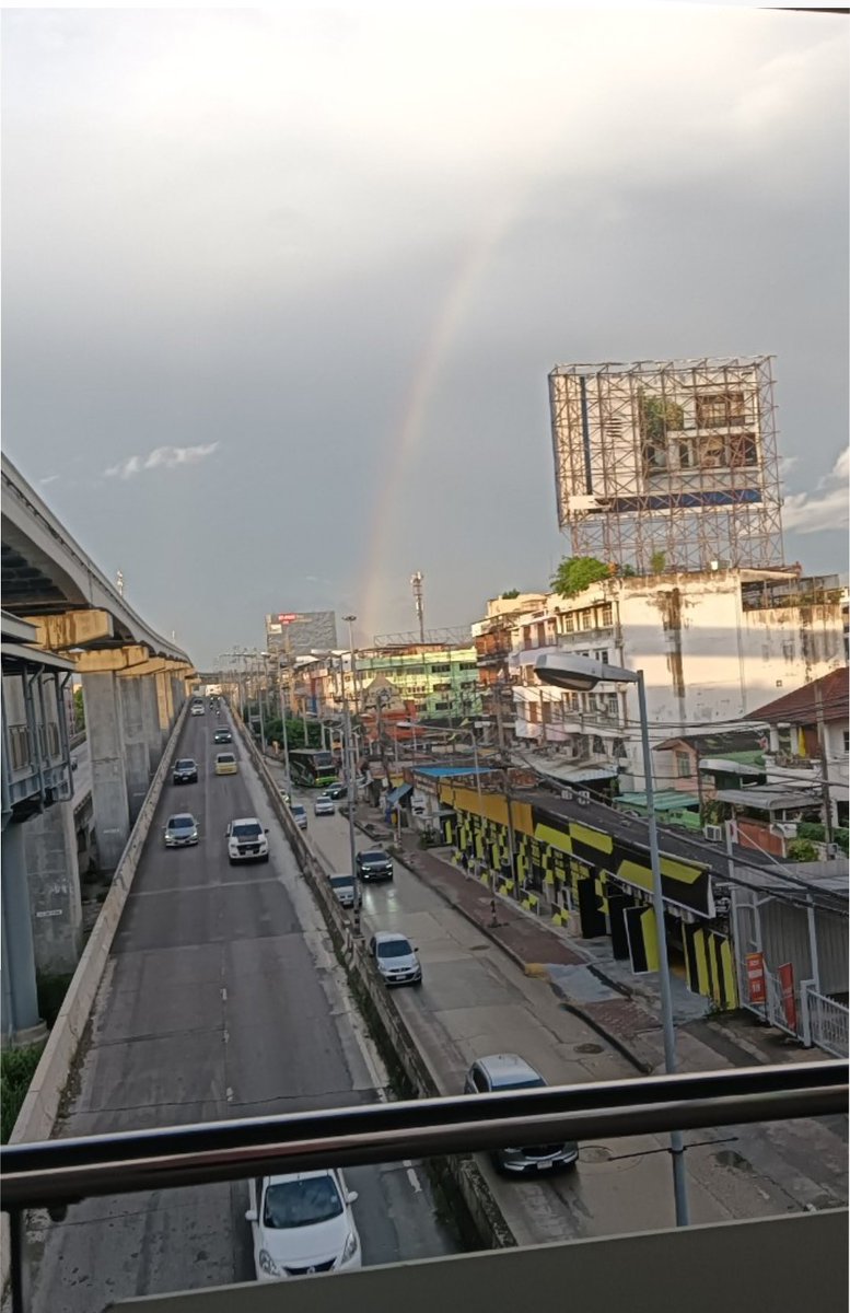 swrssa8's tweet photo. อรุณสวัสดิ์นะคะทุกคน ถึงแม้เช้านี้จะมีฝนตก แต่เราก็มีสายรุ้งที่สดใส ขอให้วันนี้ทุกคนเจอแต่เรื่องดีที่ทำให้ยิ้มได้น้า🌅✨🫶🏻 https://t.co/6xBSNkGMfO