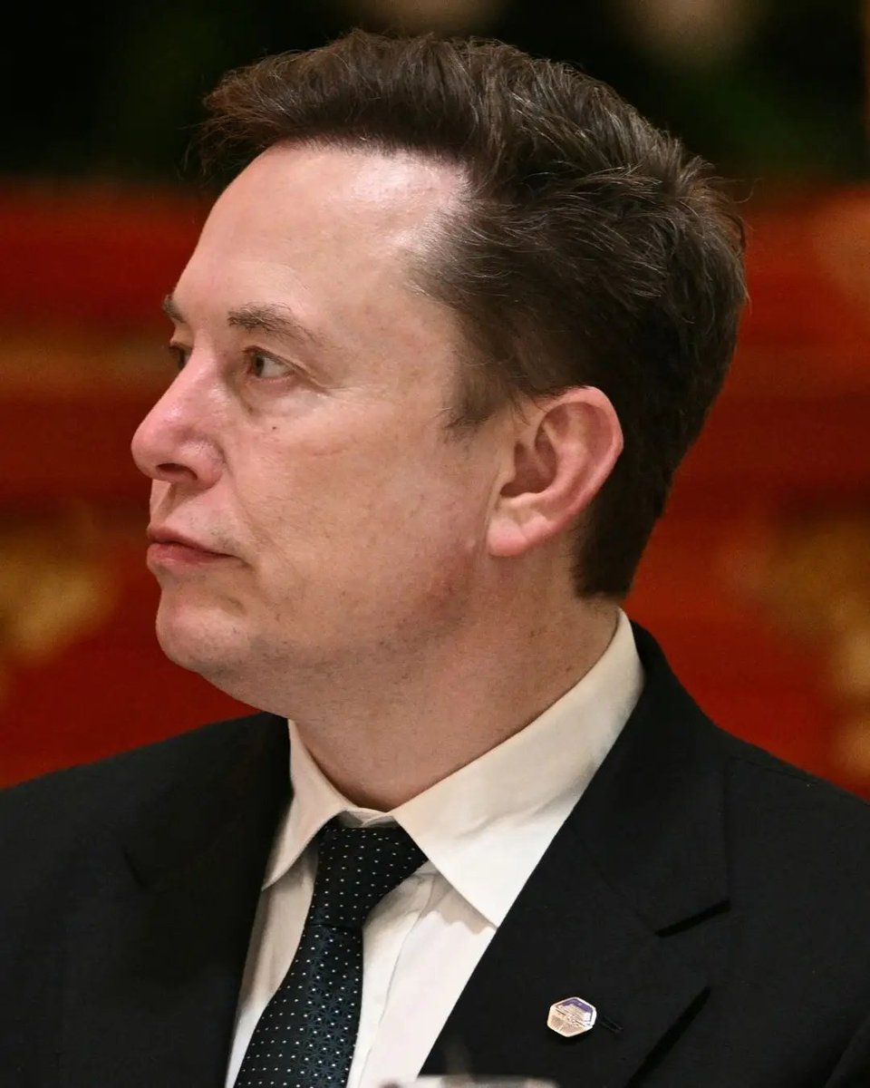 Lehmanaba's tweet photo. Elon musk @elonmusk becomes the first Trillionaire💰

Congrats to him 👏🏾👏🏾👏🏾 https://t.co/05EcEenV4j