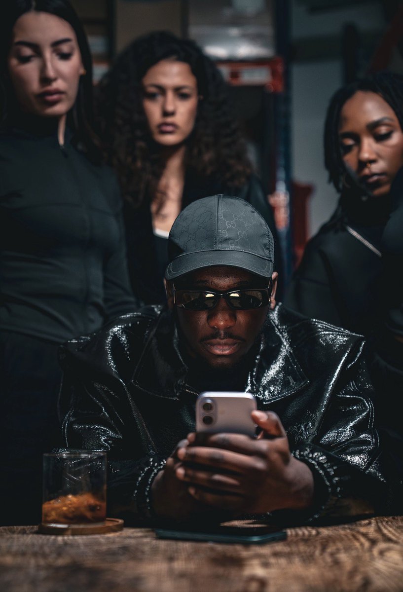 tariqspt's tweet photo. Oboy a tellement respecté l’invitation de Le Crime 🤝🏾 https://t.co/lMcpohlGqu