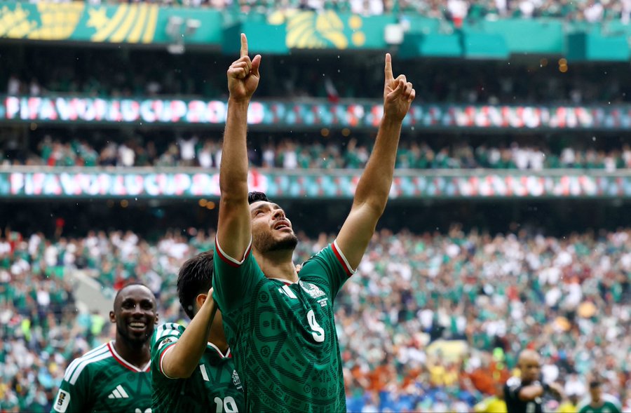 OffThe_Pitch's tweet photo. The opening night belonged to Mexico. Came to show out in front of a home crowd and left with a win for all of Mexico. Forget vuvuzelas or saxophones, the mariachi band got loud for South Africa

#FIFAWorldCup #MEXRSA #FWC26 https://t.co/JoV3LDaqz6
