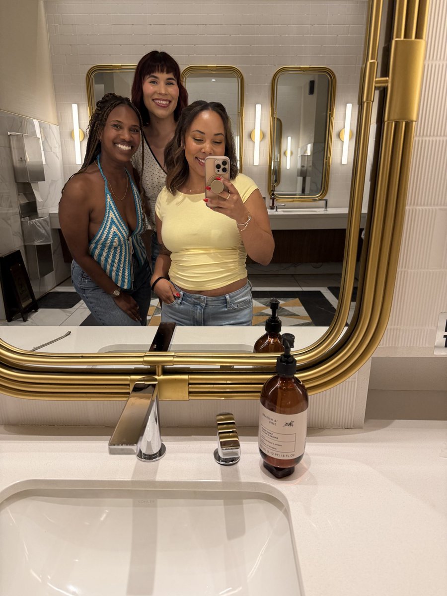 liftwithdrea's tweet photo. ready for you 💛😙 @nickjonas @deslovesyou @ursummerbby https://t.co/SR2vEdeKjO