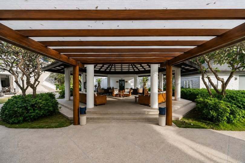 The_Racha's tweet photo. More than just an arrival point, our lobby is the heart of The Racha ✨
A welcoming space where nature, comfort, and island elegance come together effortlessly, creating the perfect first impression and the beginning of a truly relaxing island escape. 🌿🌊🤍 https://t.co/30K0gtxo8M