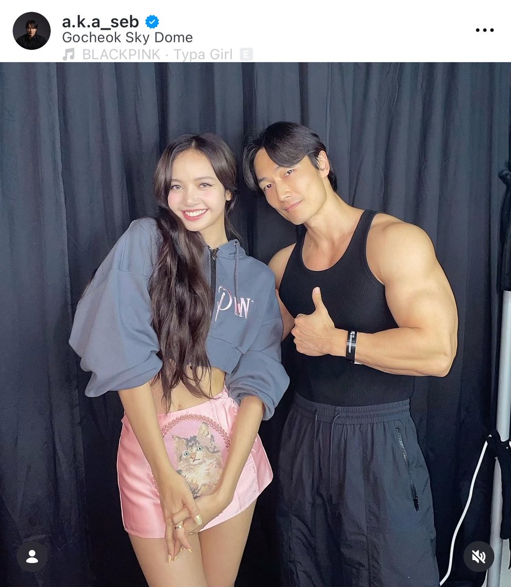 XidXwn57's tweet photo. แล้วดูเบื้องหลังโคชน้องลิซ่าคือกล้ามสวยมากกก  สวยทั้งตัว https://t.co/6GumfKgZlY