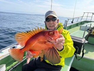 maneimaru's tweet photo. おはようございます。
梅雨の晴れ間良お天気です。

風も凪でイシナギ〜ハタ五目船、マルイカ船が出船致しました。

3号船がドックから帰ってきたので、本日から通常の体制で出船となりました。

半夜クロムツ船も出船致します。 https://t.co/hvt5mB3jW6