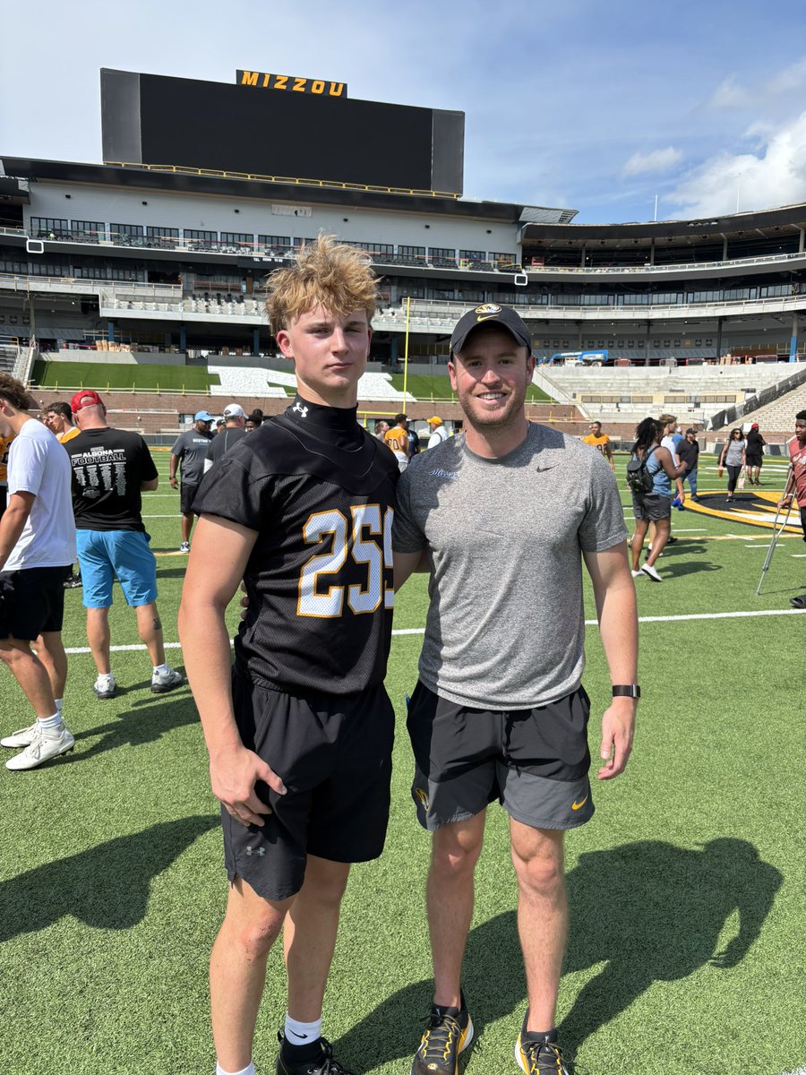 ColtonSowers's tweet photo. Had a great day @MizzouFootball today!Blessed with the opportunity to showcase my skills in front of the coaches and compete

@CoachAAtkins @Coach_TRussell @JonesgGreg @CoachMalone816 @CSAPrepStar @JPRockMO @MizzouShowMe @RivalsHS https://t.co/viCcwxsuyj