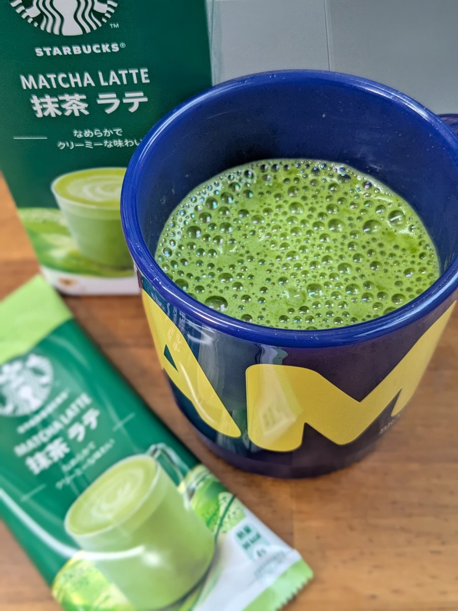 朝から優雅にお茶を点てます🍵 ラテだけど😋