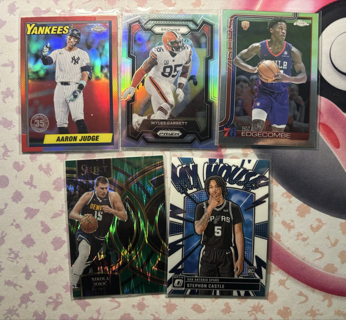 JsuHobby's tweet photo. JSU Flash Sale
1-5 Cards $1.50 Pwe
6-10 Cards $2.50 Pwe
10 or more Cards $6.00 bwmt. 
@ILOVECOLLECTING  @HobbyRetweet_ 

💰$1.50💰Each

Myles Silver
Jokic Green Shock https://t.co/Te9D474Gvp