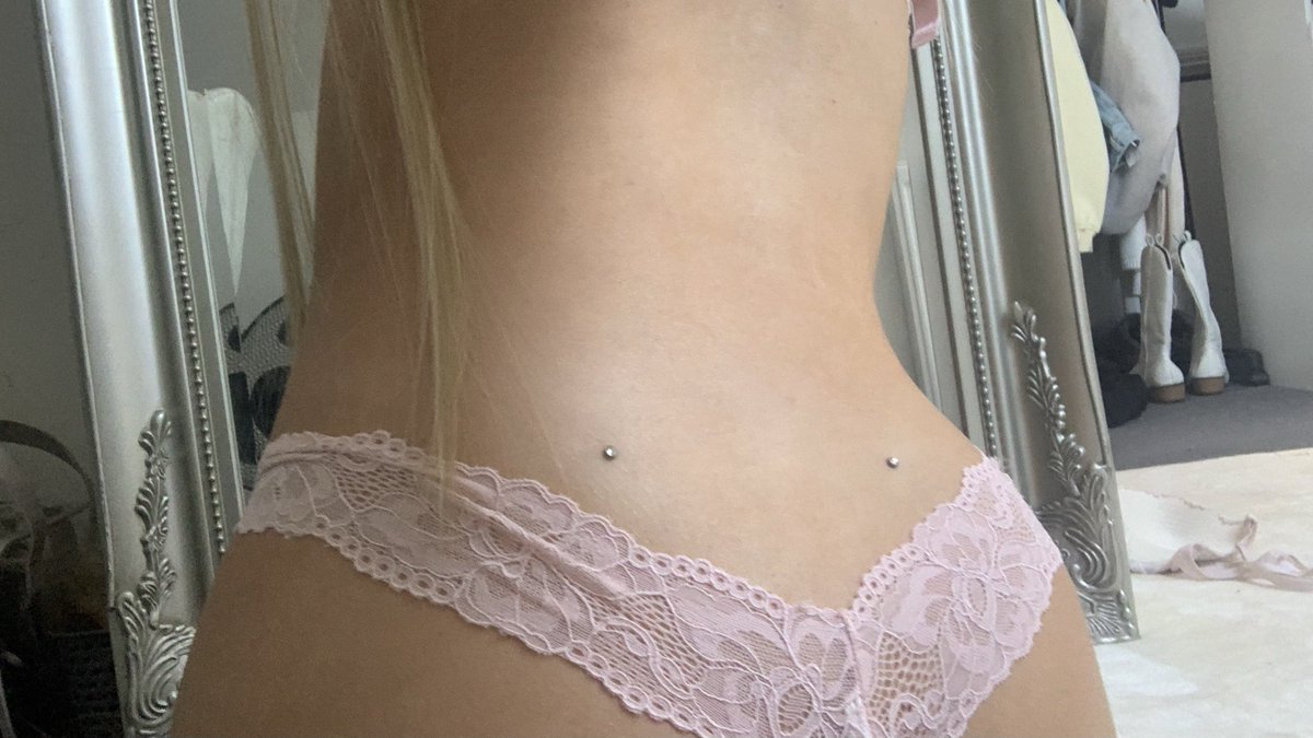 graceraenn's tweet photo. rate out of 10💗 https://t.co/pd8oPKfVmW