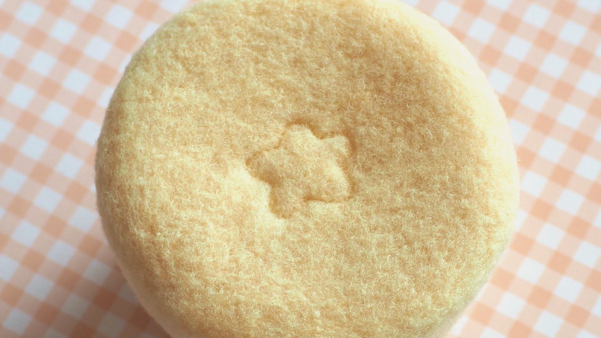 pocobagel's tweet photo. 𓊆 #minne new!ご紹介♩𓊇

クリームのせ
プリン小物入れ
~ぽこべえ添え~ 

プリンのカラメルソース部分を
持ち上げると小物入れに
なります🍮𓌈(*´༥` *)

クリームにはぽこべえと
ざらめのような光るビーズ、
ハートを添えました❤️⸝⋆

底面にはお星さまマークが
入っています🌟

 #たぬき
 #プリン https://t.co/1PvKOCR2Oa