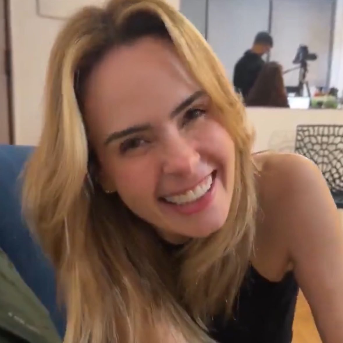 renaulttz's tweet photo. olha esse rostinho imaculado, esse sorriso apaixonante, essa pele maravilhosa, essas bochechinhas, esse cabelo impecável, esses olhinhos amorosos 

ninguém é digno dessa mulher aqui não, vale milhões sabe 😭 https://t.co/PcOlldJnMN
