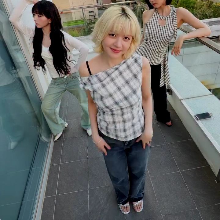 ujghfdsr's tweet photo. - 엔믹스 릴리 
-로라로라 [ROLAROLA]      
- 엔믹스 공식 인스타그램 260611
제품 정보 : BOOTSCUT DENIM PANT

🌐https://t.co/jgKpQIduRZ

#로라로라 #ROLAROLA #엔믹스 #릴리 https://t.co/BSjQKrfgB6