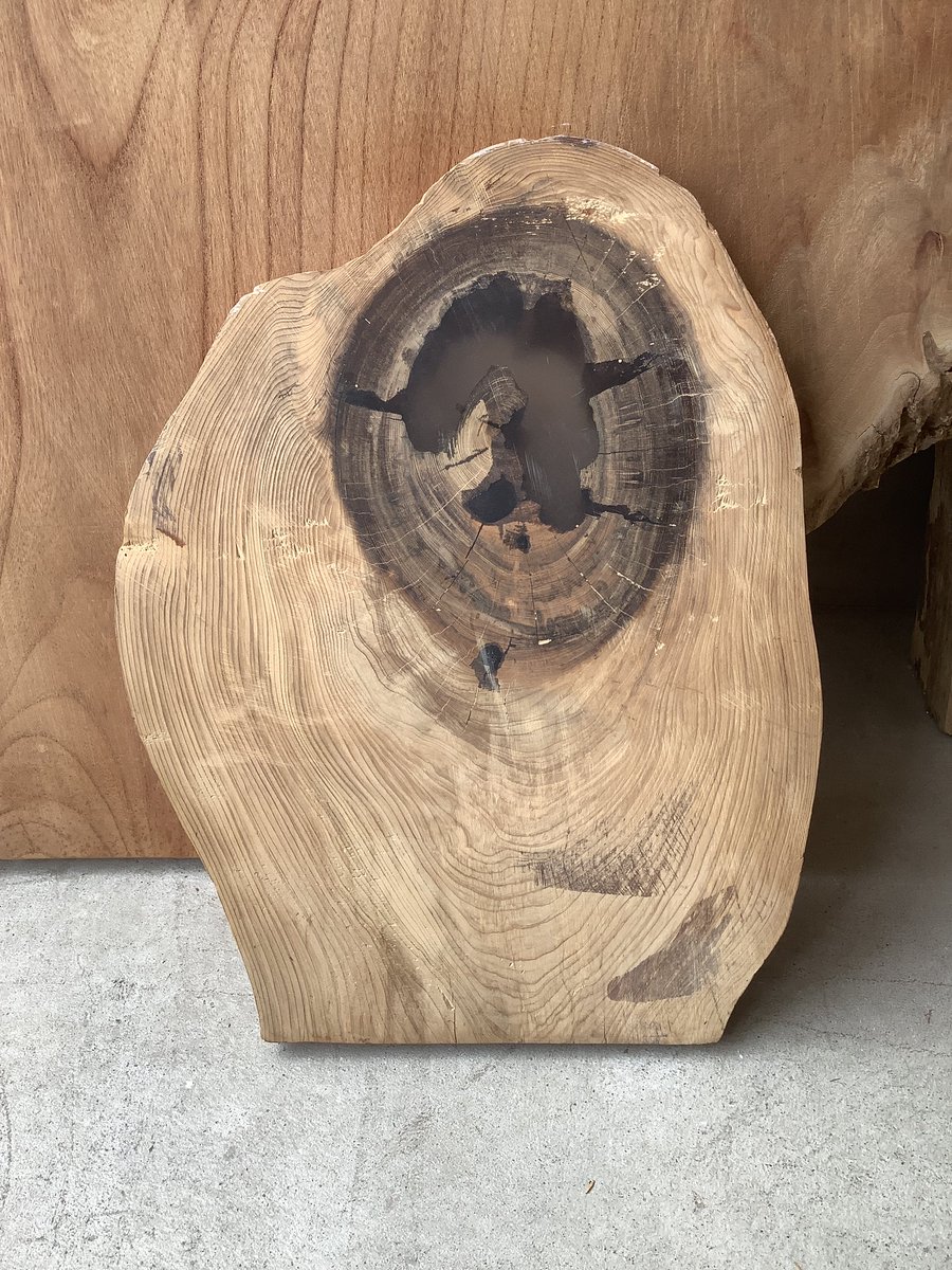 storage_base's tweet photo. 本日のご紹介は、レジン入りの屋久杉です。
そのまま飾ってもかっこいい屋久杉にレジンの魅力が加わり、想像が膨らみます✨
是非見にいらして下さい☺️ https://t.co/MeDsMx6mqu