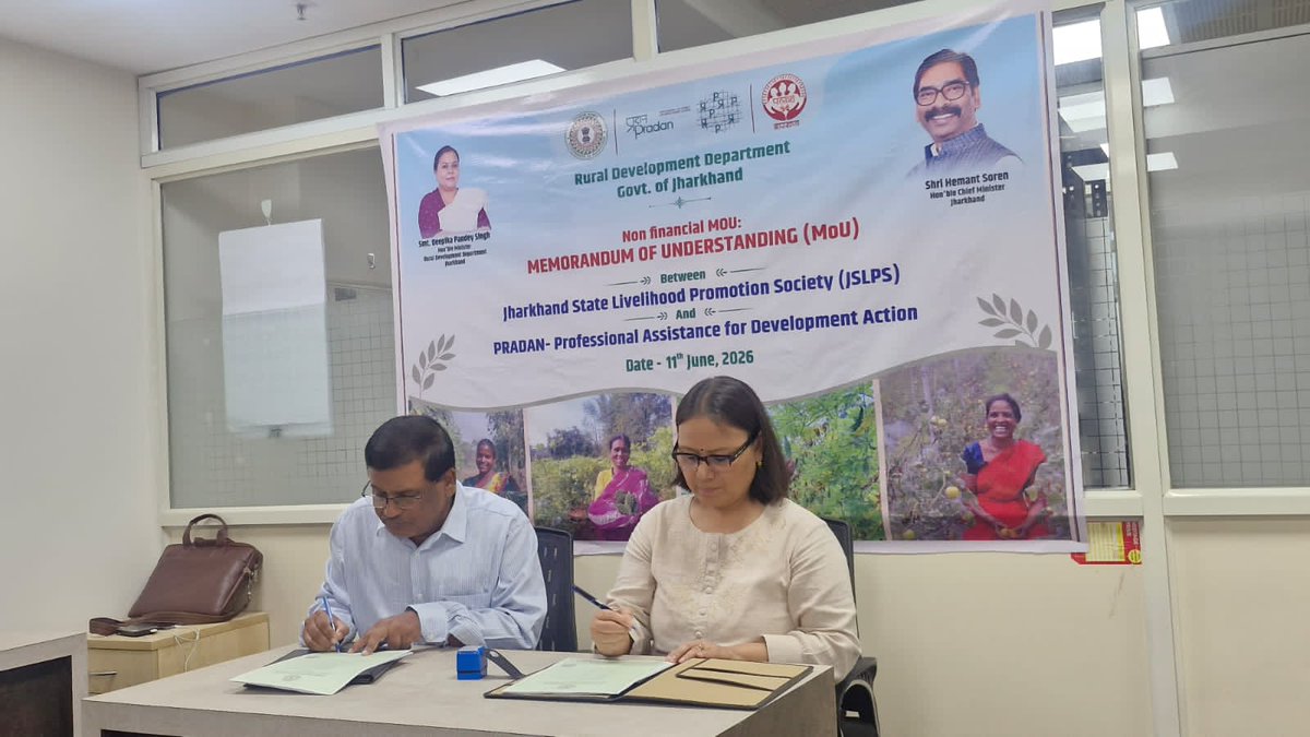 onlineJSLPS's tweet photo. On 11 June 2026, JSLPS signed MoU with @PRADAN_India  to strengthen Cluster-Level Producer Collectives (CLPCs) across 17 districts, supporting 6 lakh+ rural women to earn over ₹1 lakh annually through diversified livelihoods and better market access.

@HemantSorenJMM @DipikaPS https://t.co/v74aB1PoFD